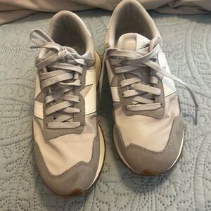 New Balance Gray Tennis Shoe
